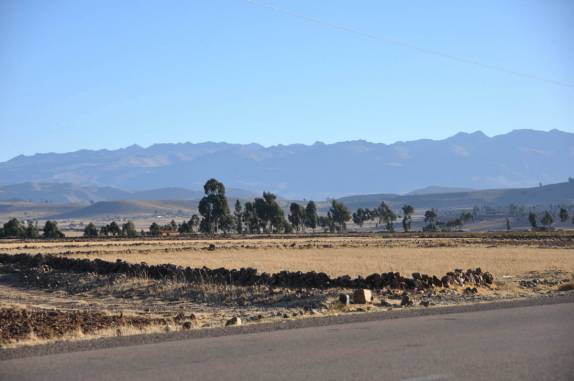 Chegando ao altiplano, aos 3.300 metros de altura, próximo à Potosi - Bolívia